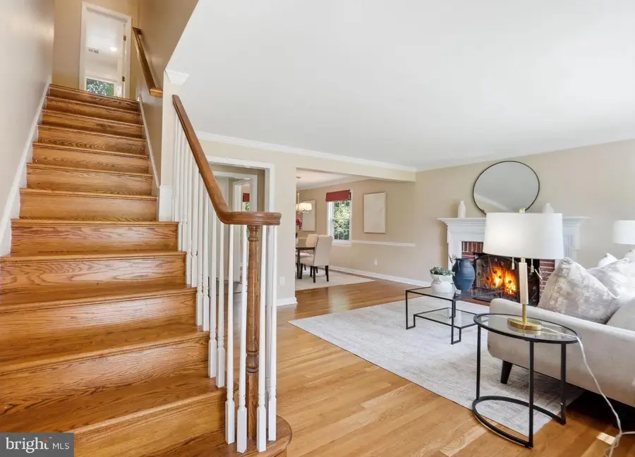 1904 Poole Ln, McLean, VA 22101 - #3