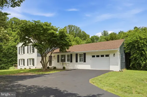 12140 Folkstone Dr, HERNDON, VA 20171
