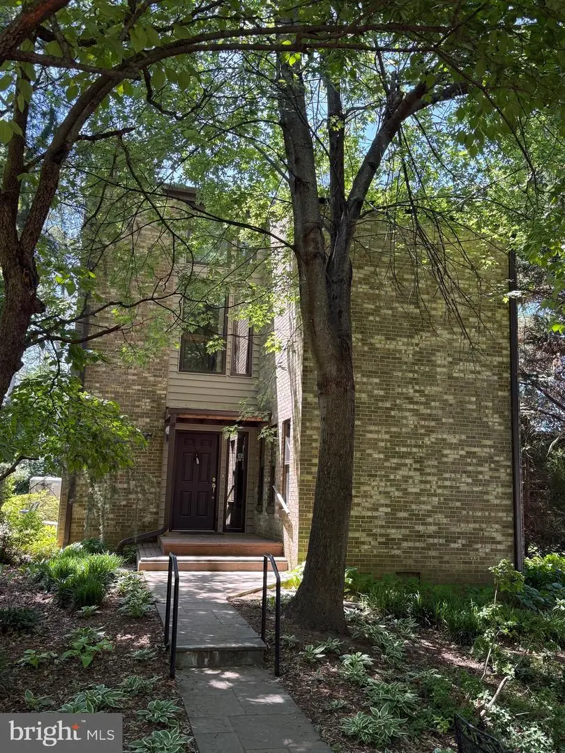 1524 Pathfinder Ln, McLean, VA 22101 - #1