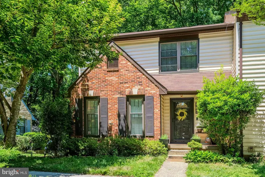 5908 Roberts Common Ct, Burke, VA 22015 - #2
