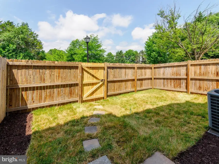 6112-c Hoskins Hollow Cir, Centreville, VA 20121 - #2