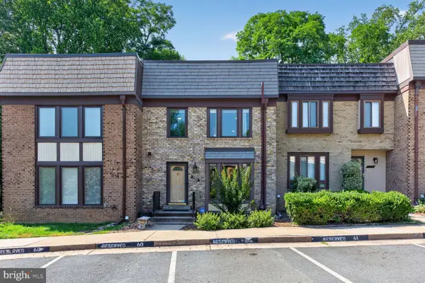 2986 Borge St, OAKTON, VA 22124