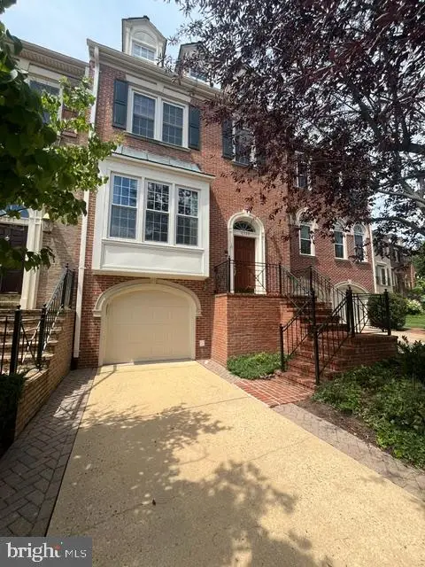 6323 Barcroft Mews Dr, Falls Church, VA 22041 - #1