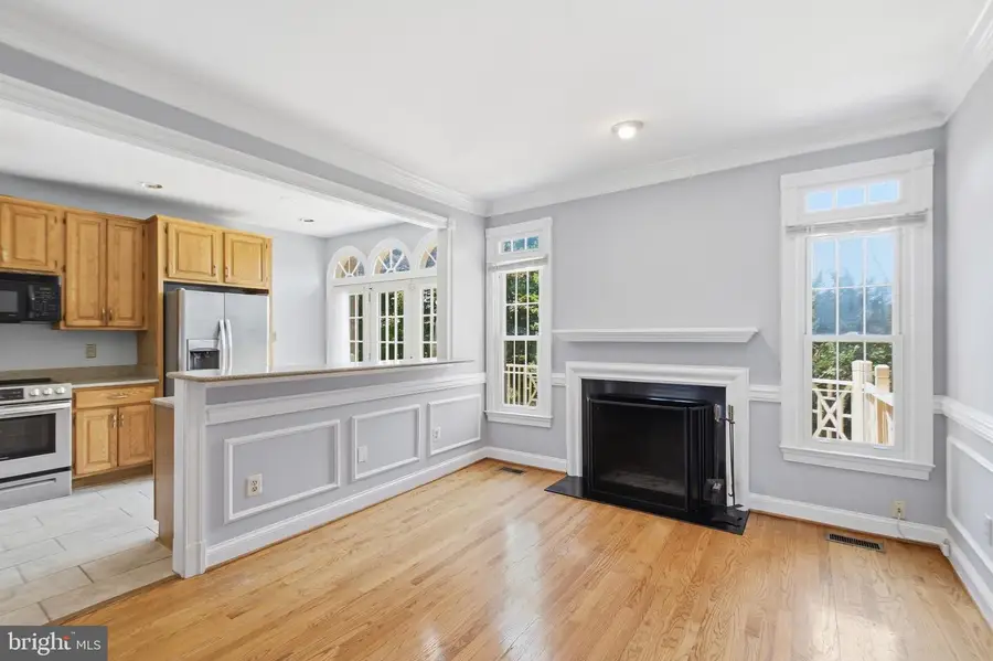 6323 Barcroft Mews Dr, Falls Church, VA 22041 - #3
