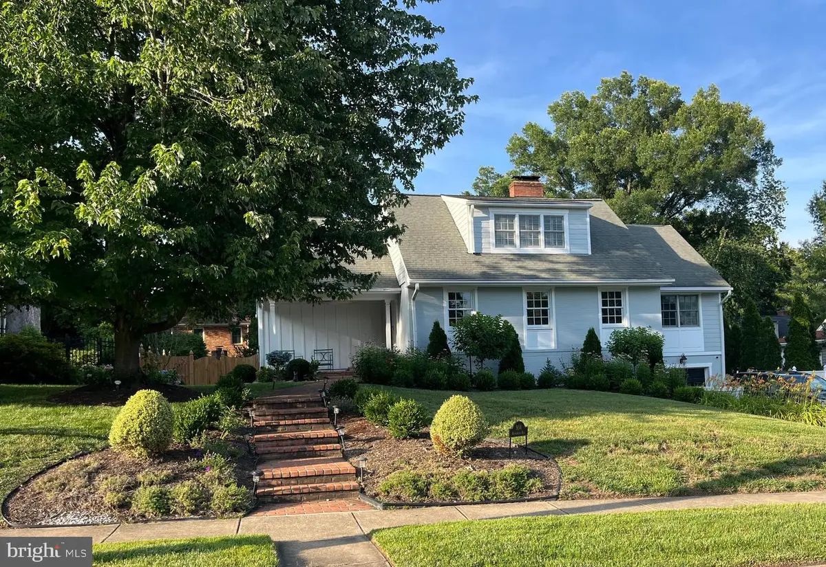 904 Waynewood Blvd, Alexandria, VA 22308 - #1