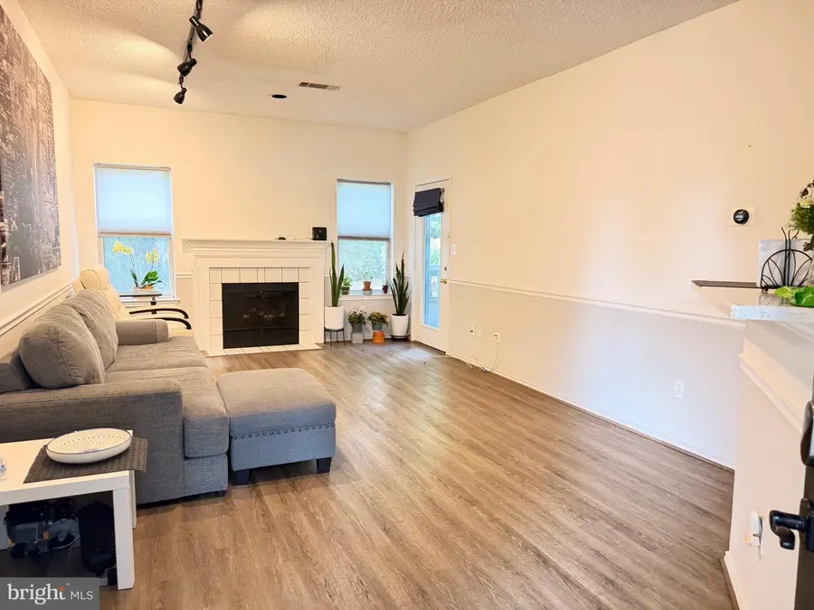 4401 Fair Stone Dr #102, Fairfax, VA 22033 - #3