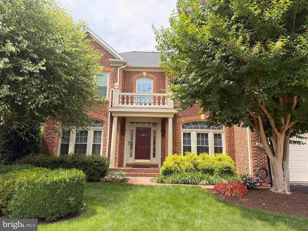 3714 Valley Oaks Dr, Fairfax, VA 22033 - #1