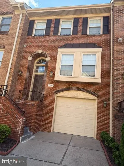 8015 Merry Oaks Ct, Vienna, VA 22182 - #1