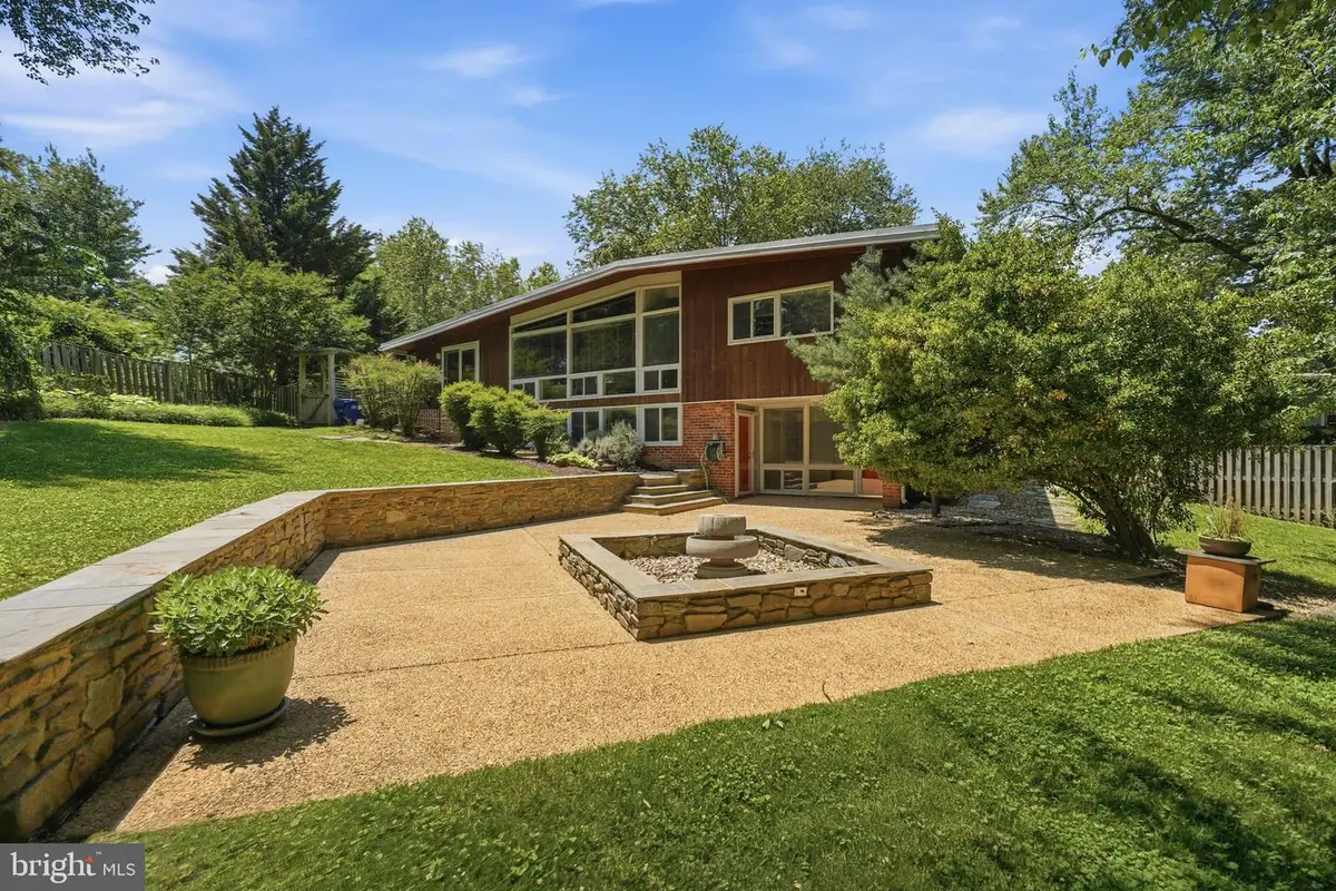 3005 Cedar Hill Rd, Falls Church, VA 22042 - #1