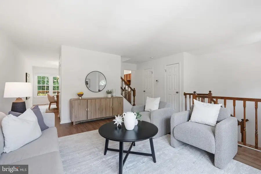 4262 Fox Lake Dr, Fairfax, VA 22033 - #3