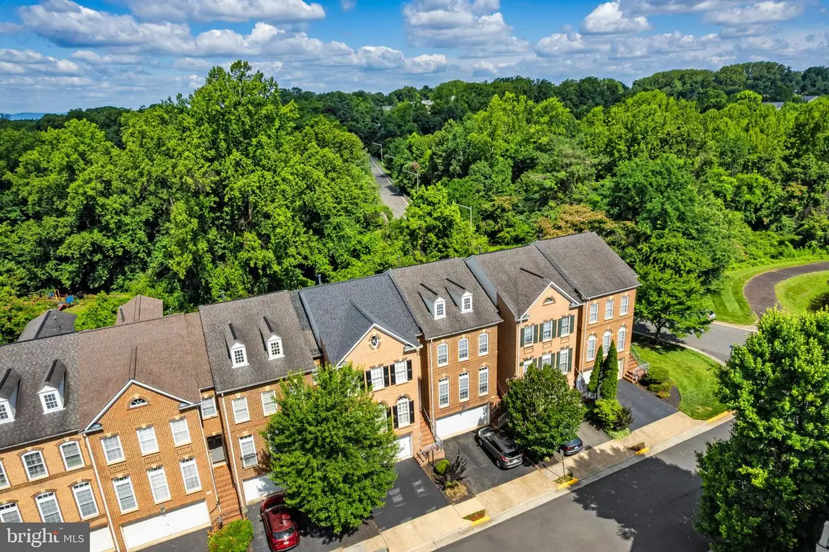 4076 Walnut Cove Cir, Fairfax, VA 22033 - #1