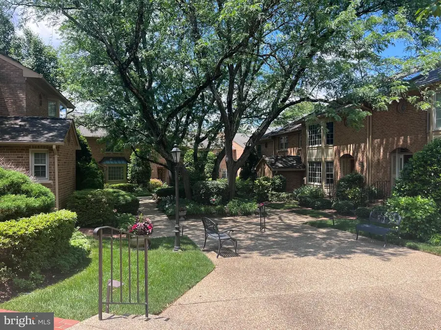 7328 Aynsley Ln, McLean, VA 22102 - #3
