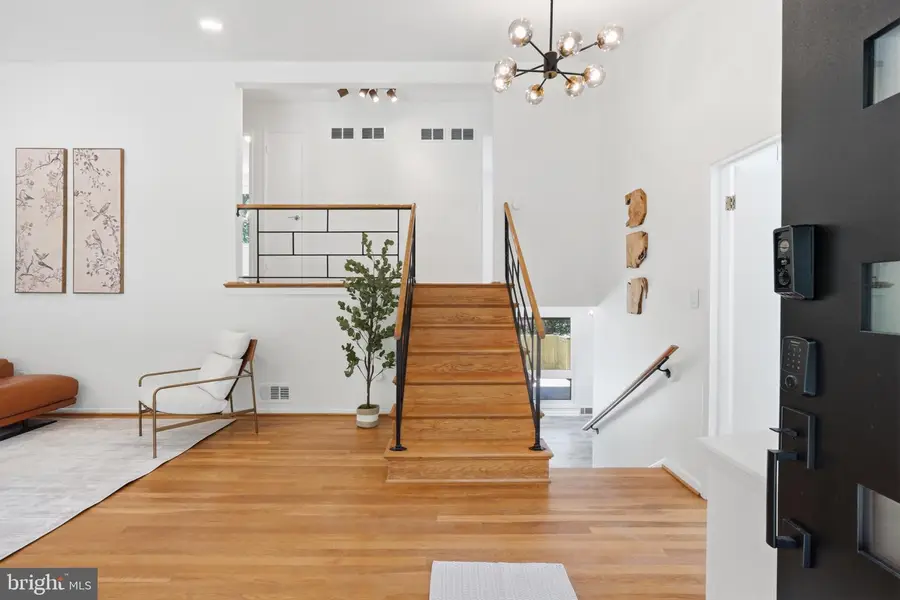 5617 Hershey Ln, Alexandria, VA 22312 - #2