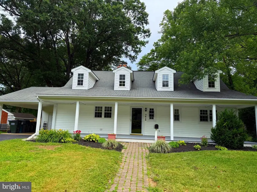 7412 Axton St, Springfield, VA 22151 - #3