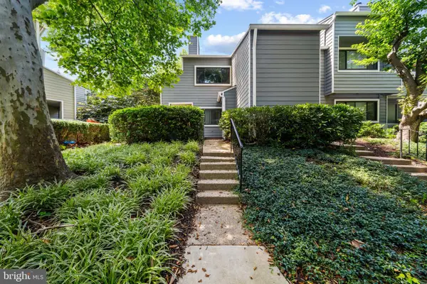 1904-a Villaridge Dr, RESTON, VA 20191