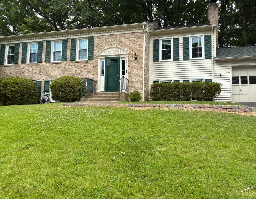 10816 Broadwater Dr, Fairfax, VA 22032 - #3