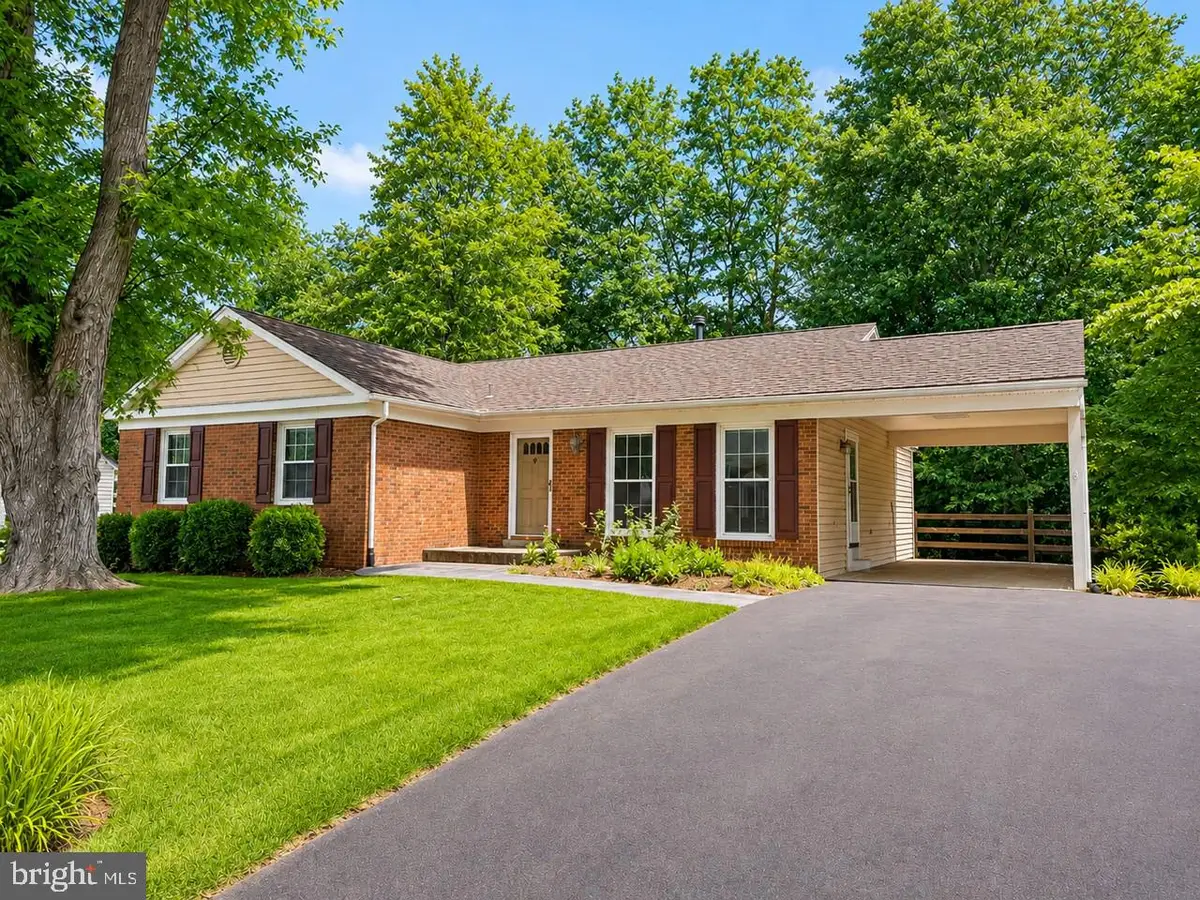 10828 Broadwater Dr, Fairfax, VA 22032 - #1