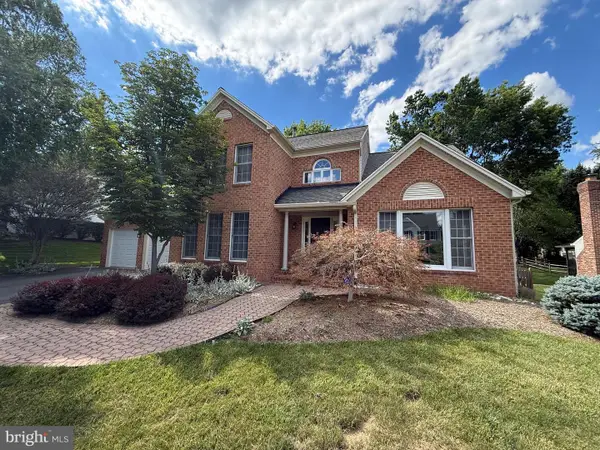 15253 Surrey House Way, CENTREVILLE, VA 20120