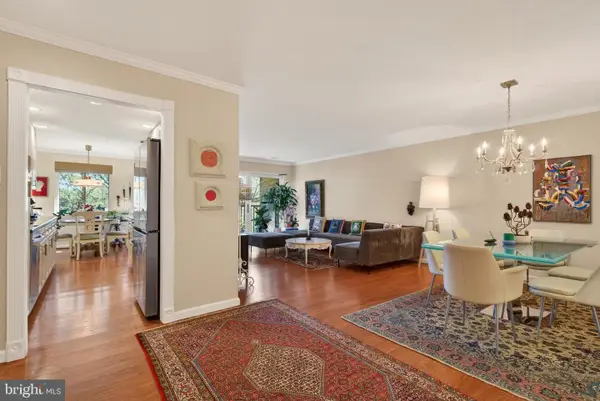 3031 Borge St #307, OAKTON, VA 22124