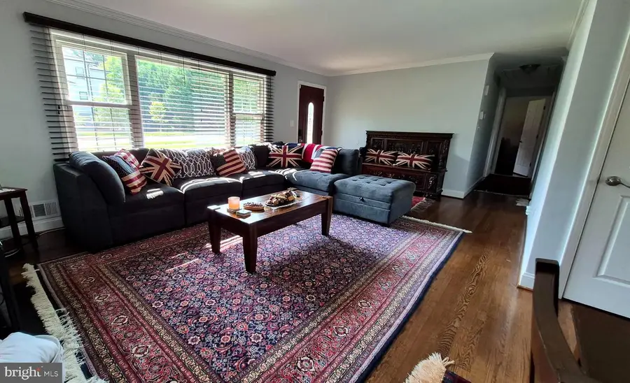 1719 Melbourne Dr, McLean, VA 22101 - #2