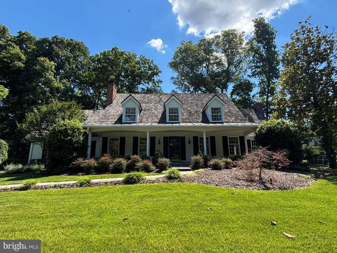 1123 Laurelwood Dr, McLean, VA 22102 - #1