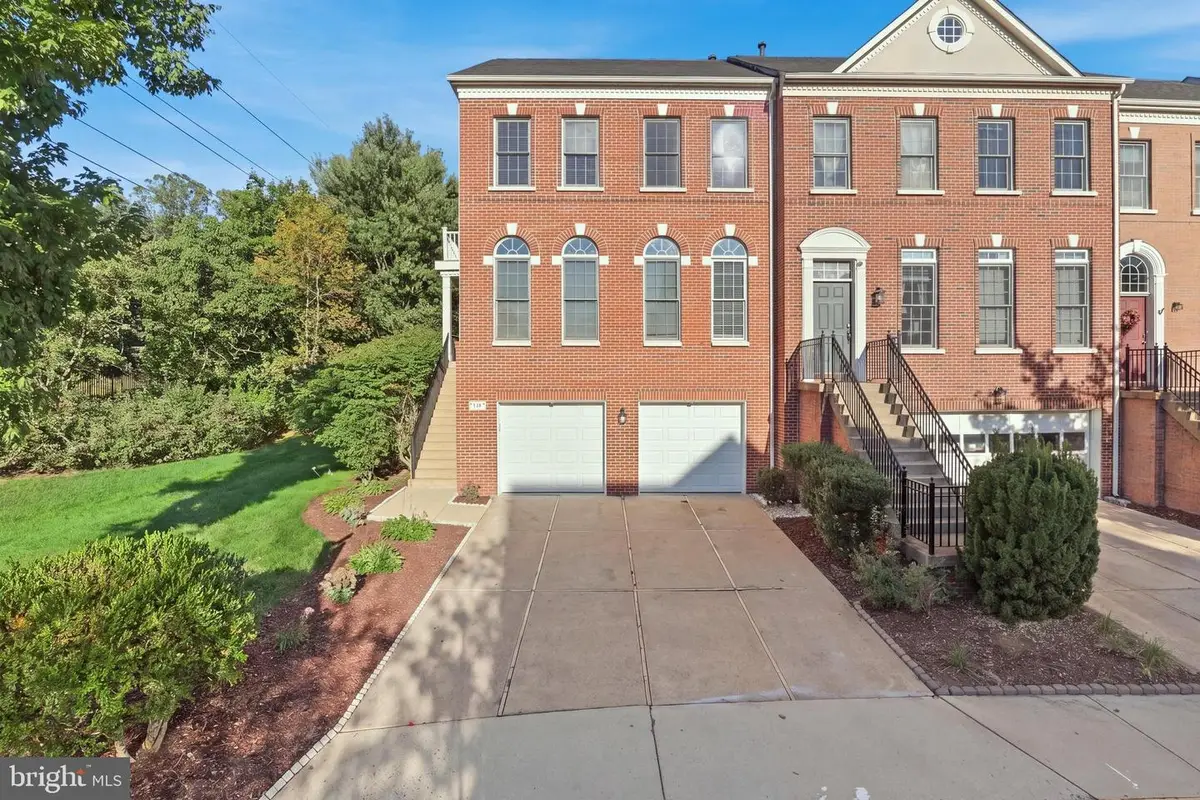 4530 Fair Valley Dr, Fairfax, VA 22033 - #1