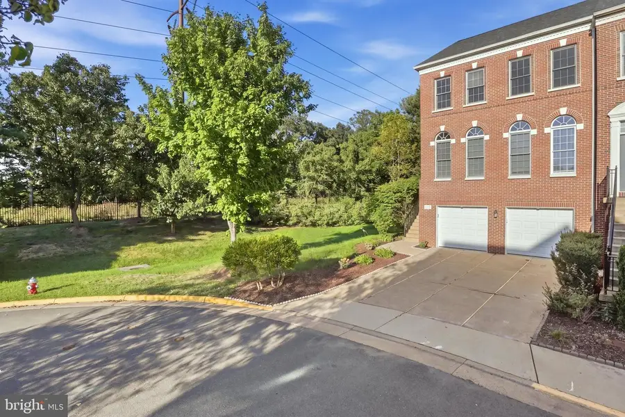 4530 Fair Valley Dr, Fairfax, VA 22033 - #3