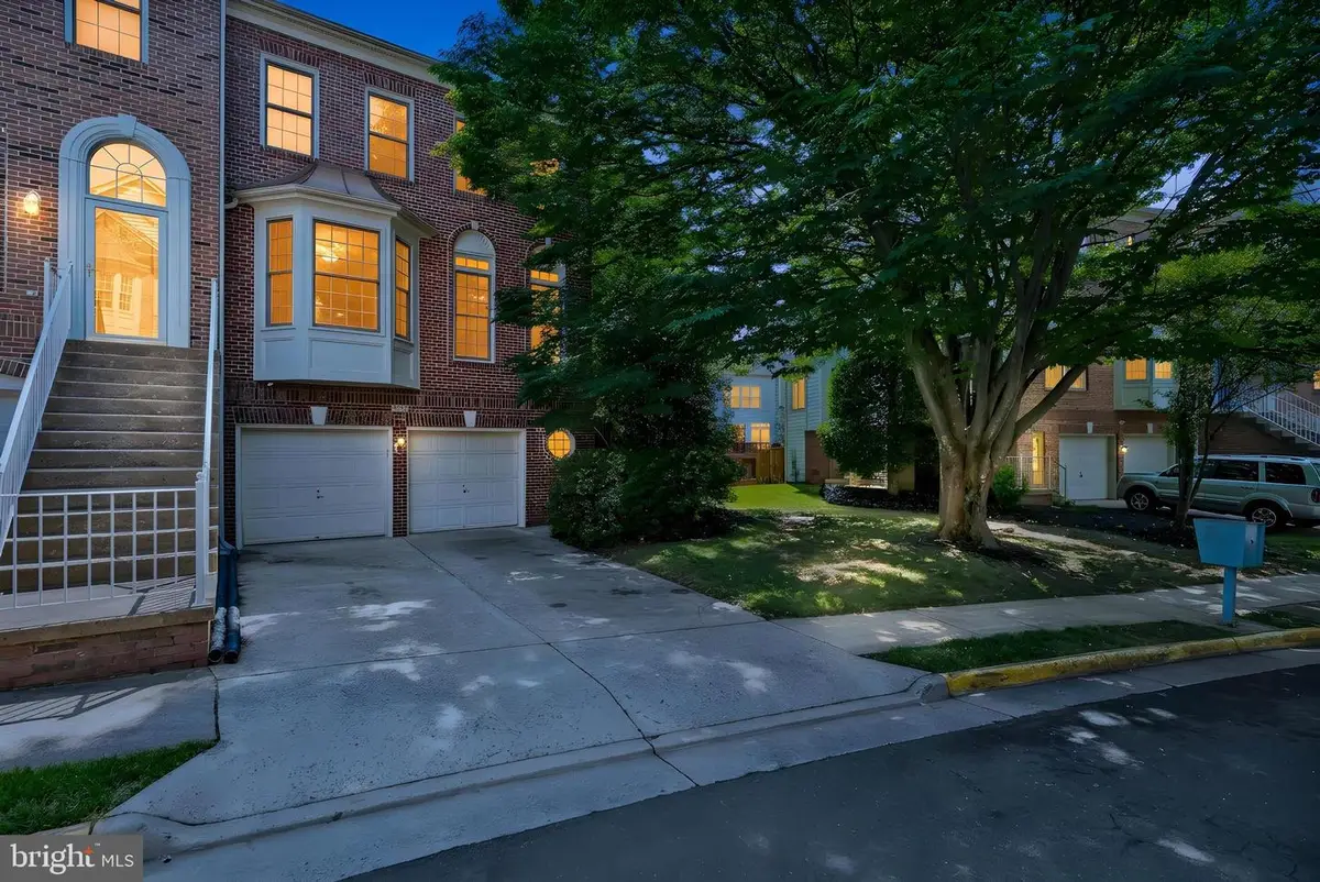 9548 Lagersfield Cir, Vienna, VA 22181 - #1