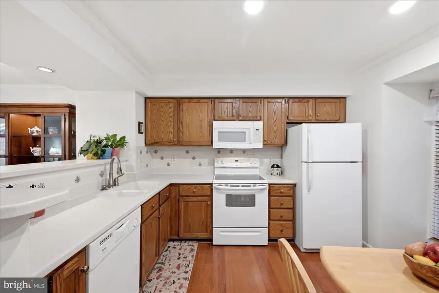 6609 Skylemar Trl, Centreville, VA 20121 - #2