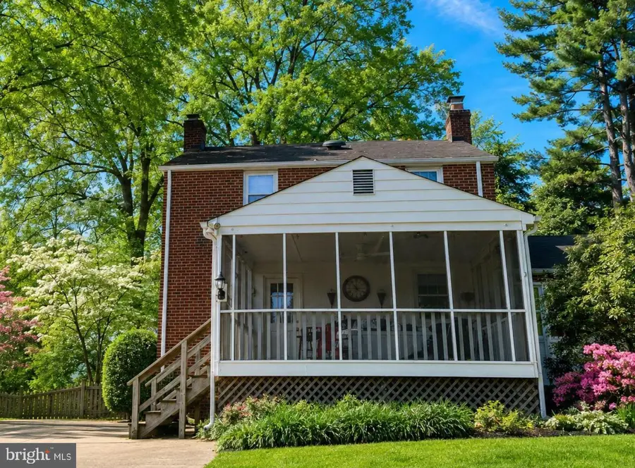 2631 Woodley Pl, Falls Church, VA 22046 - #2