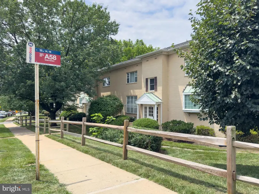2900 Peyton Randolph Dr #201, Falls Church, VA 22044 - #3