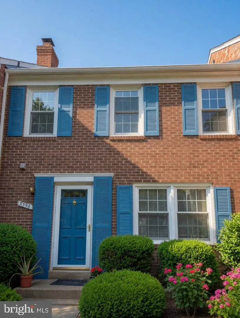 8398 Uxbridge Ct, Springfield, VA 22151 - #1