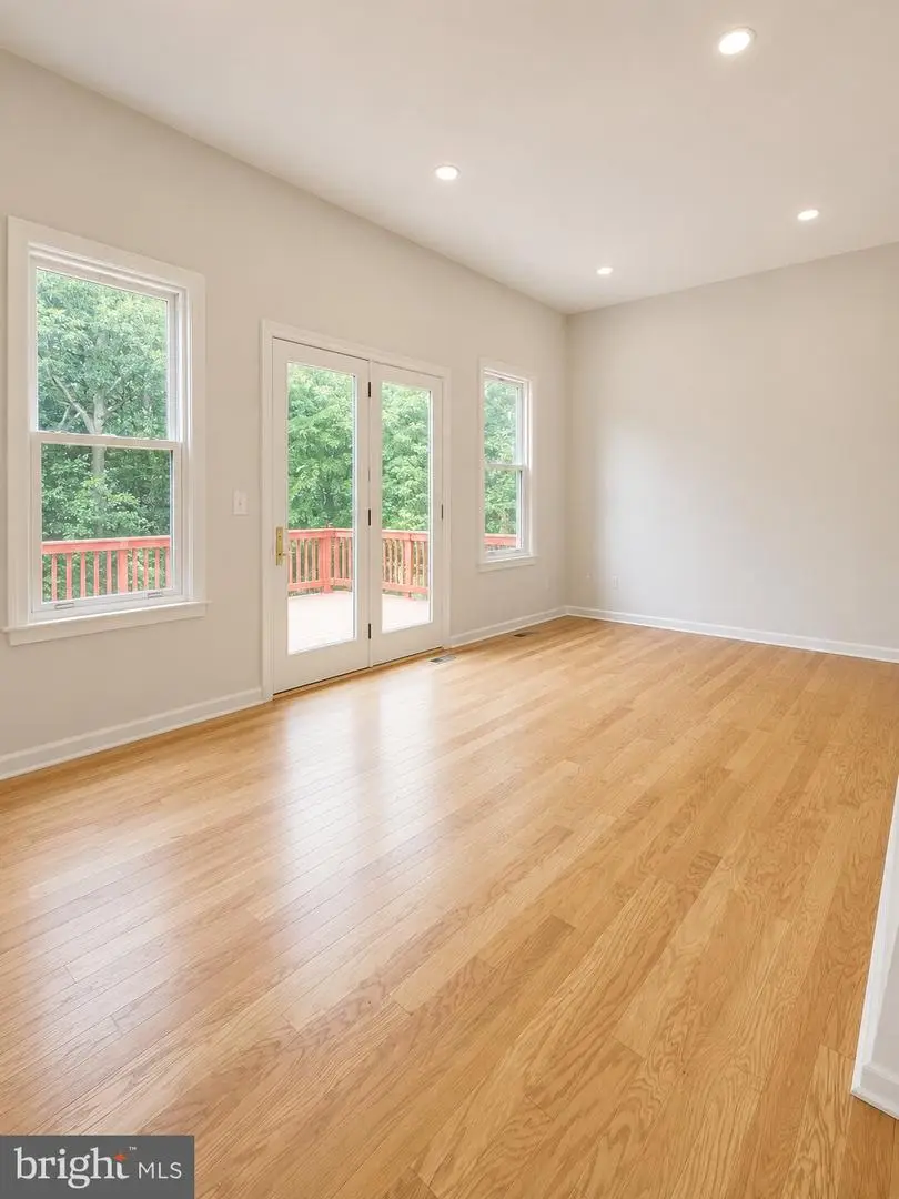 8398 Uxbridge Ct, Springfield, VA 22151 - #3