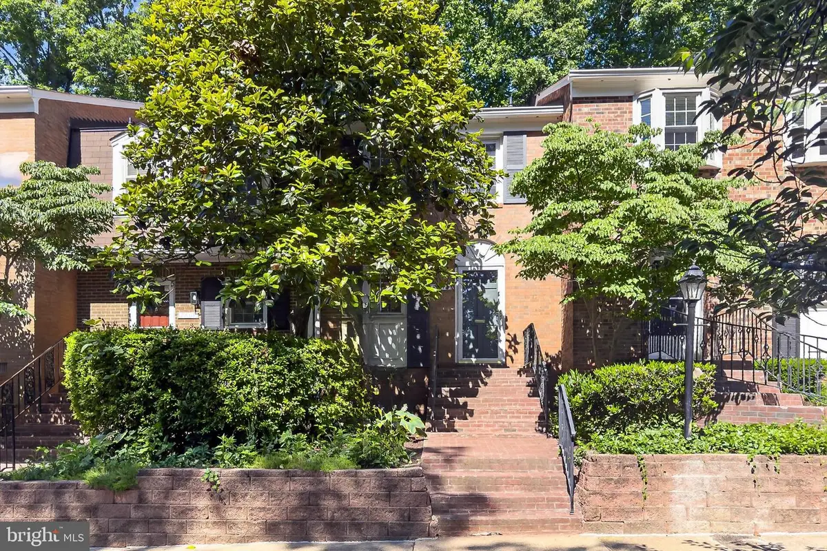 7611 Tiverton Dr, Springfield, VA 22152 - #1