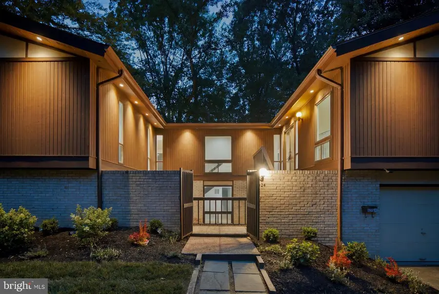4304 Ann Fitz Hugh Dr, Annandale, VA 22003 - #3