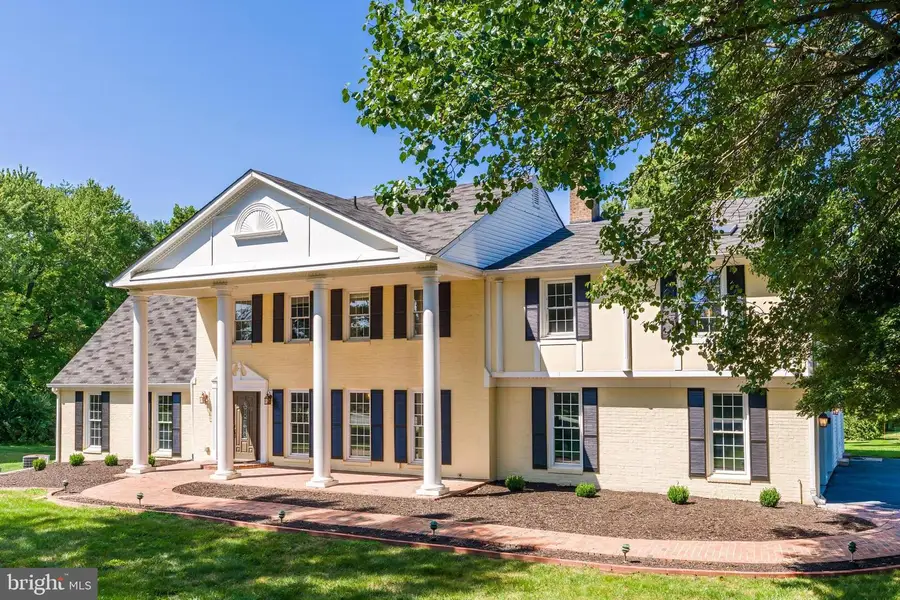 10520 Hunting Crest Ln, Vienna, VA 22182 - #2