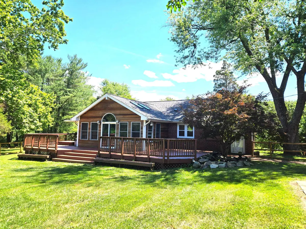 6251 Woodfair Dr, Fairfax Station, VA 22039 - #1