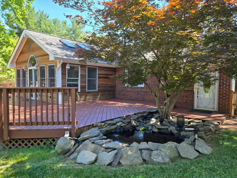 6251 Woodfair Dr, Fairfax Station, VA 22039 - #2