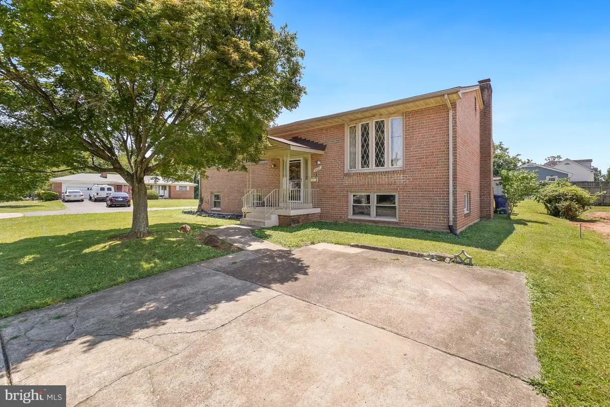 6629 Harriett St, Falls Church, VA 22042 - #1