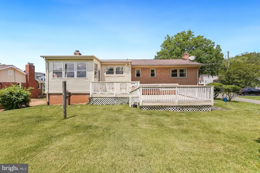 6629 Harriett St, Falls Church, VA 22042 - #2