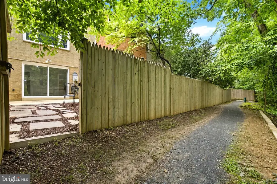 7674 Tiverton Dr, Springfield, VA 22152 - #3