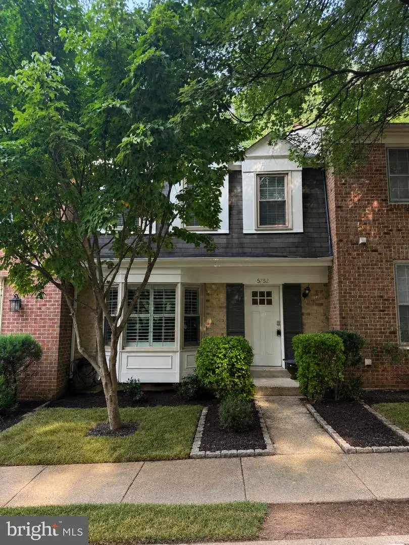 5752 Crownleigh Ct, Burke, VA 22015 - #1
