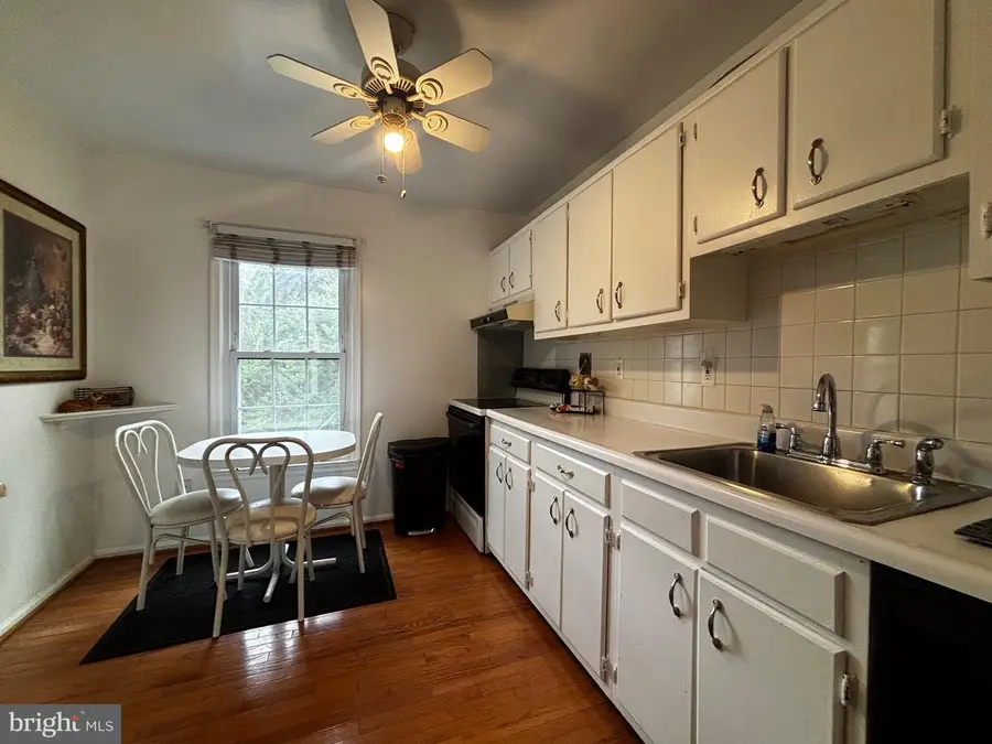 2803 Knollside Ln, Vienna, VA 22180 - #2