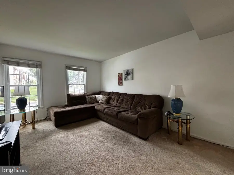 2803 Knollside Ln, Vienna, VA 22180 - #3
