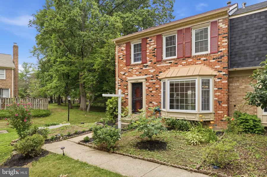 7428 Fountain Head Dr, Annandale, VA 22003 - #3