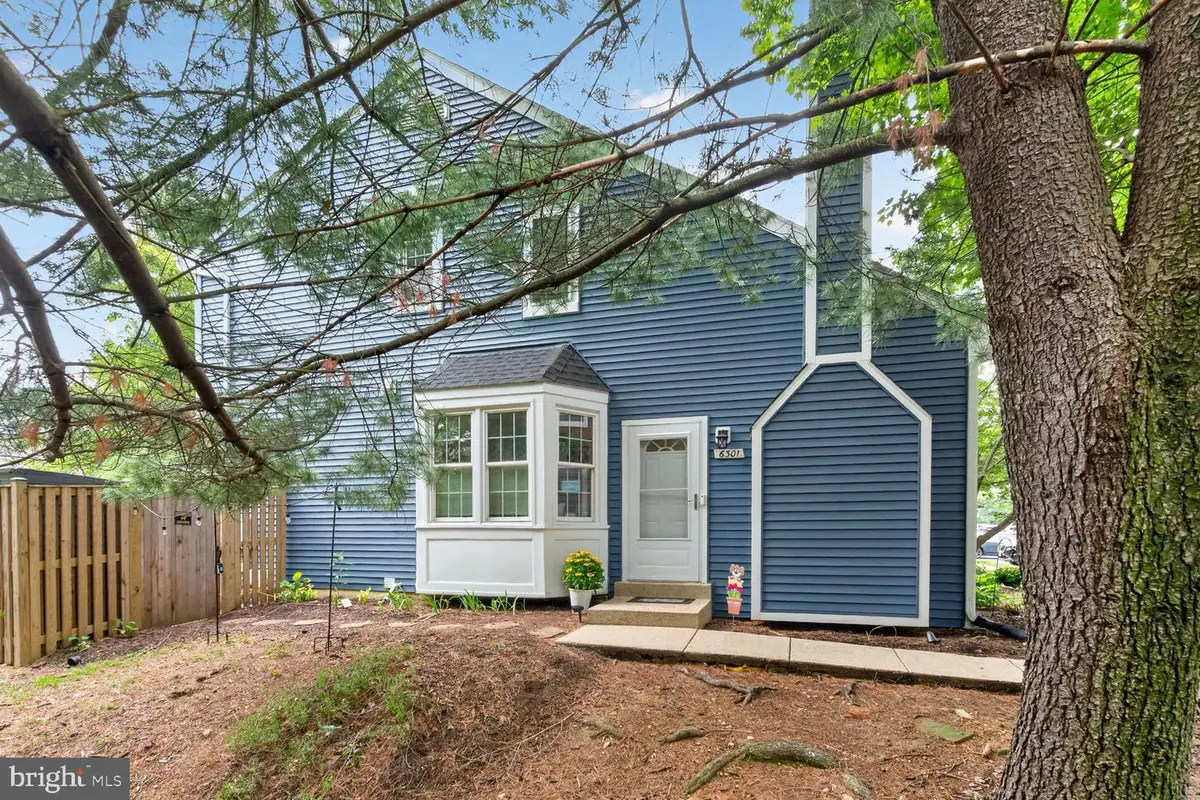 6301 Chimney Wood Ct, Alexandria, VA 22306 - #1