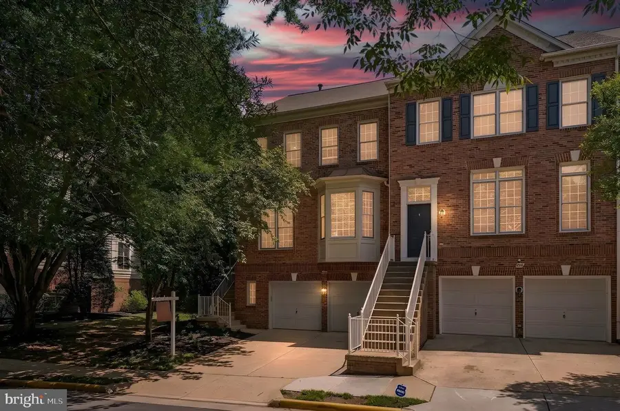 9546 Lagersfield Cir, Vienna, VA 22181 - #2
