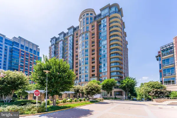 8220 Crestwood Heights Dr #105, MCLEAN, VA 22102