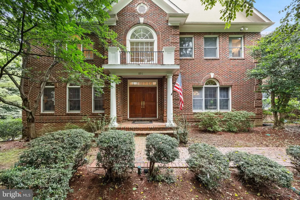 851 Forestville Meadows Dr, Great Falls, VA 22066 - #1