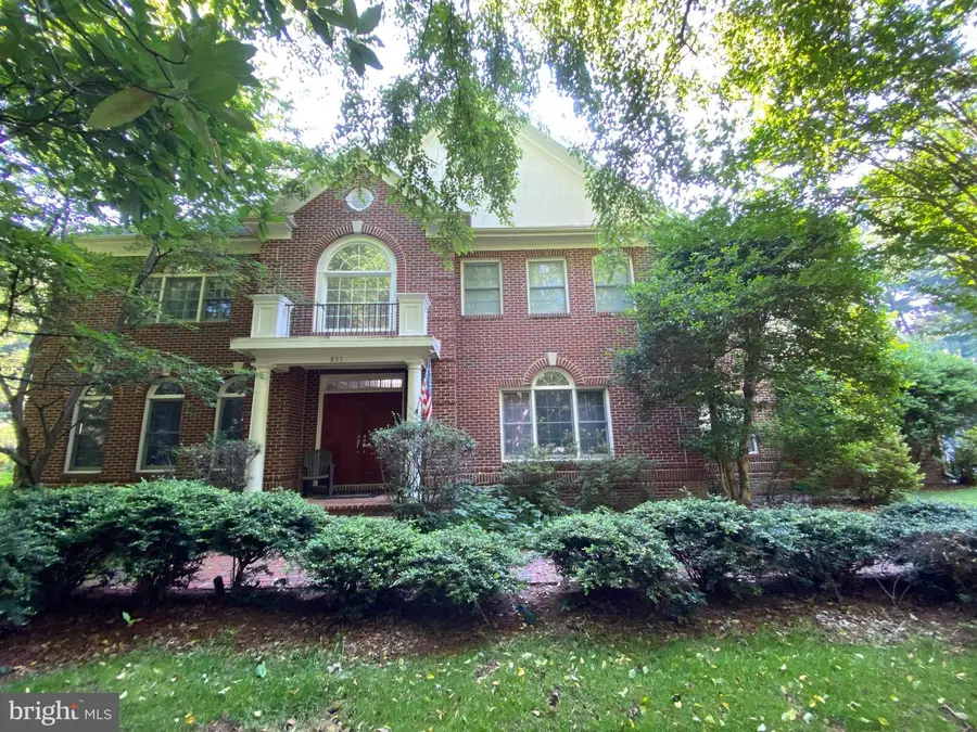 851 Forestville Meadows Dr, Great Falls, VA 22066 - #2